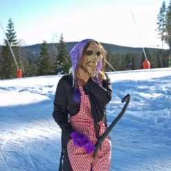 Gammel Heks med Skjerf Maske