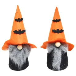 Halloweennisse stående med flaggermus
