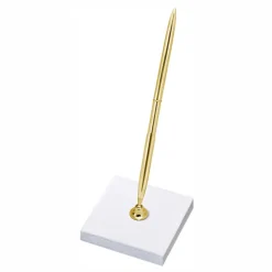 Penn med holder Gull